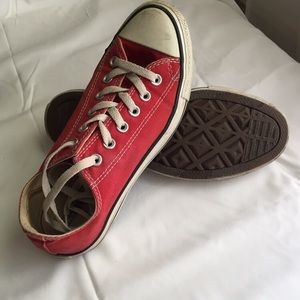 Classic Red Converse low-top 🍎
